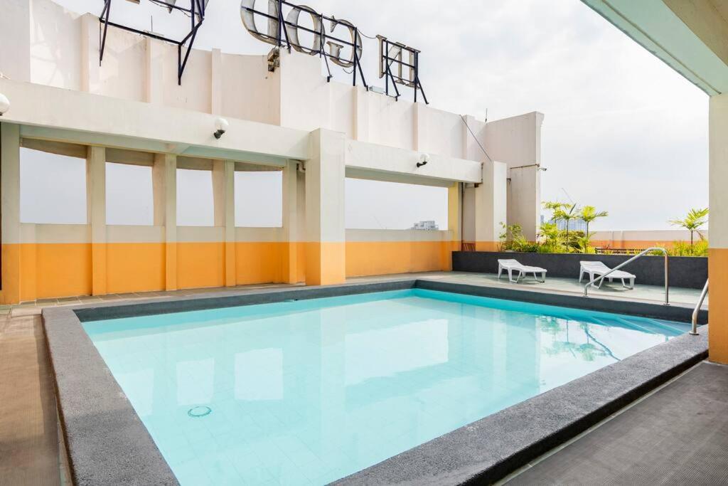 Pacific Regency, Manila studio type with balcony view 5