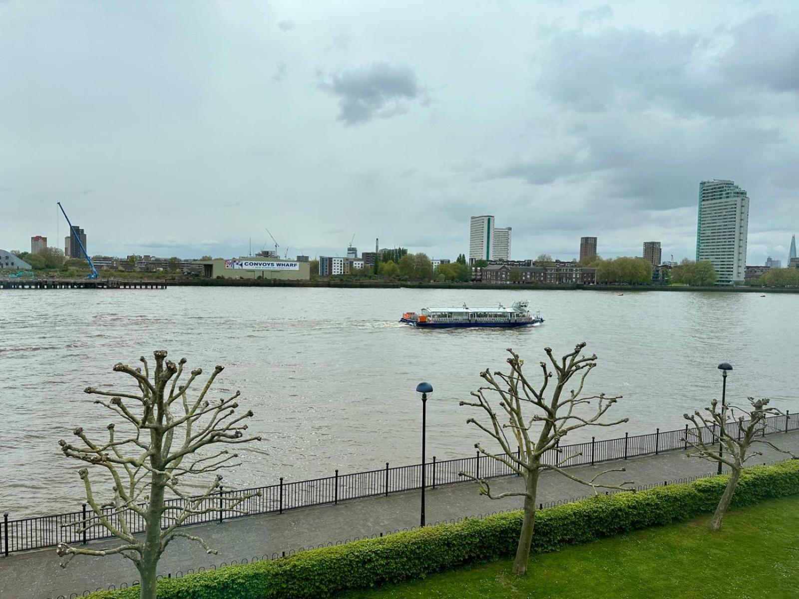 River views from Canary Wharf
