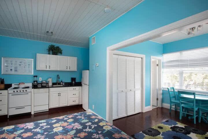 Four Suites on Duval Street w parking and pool view 5