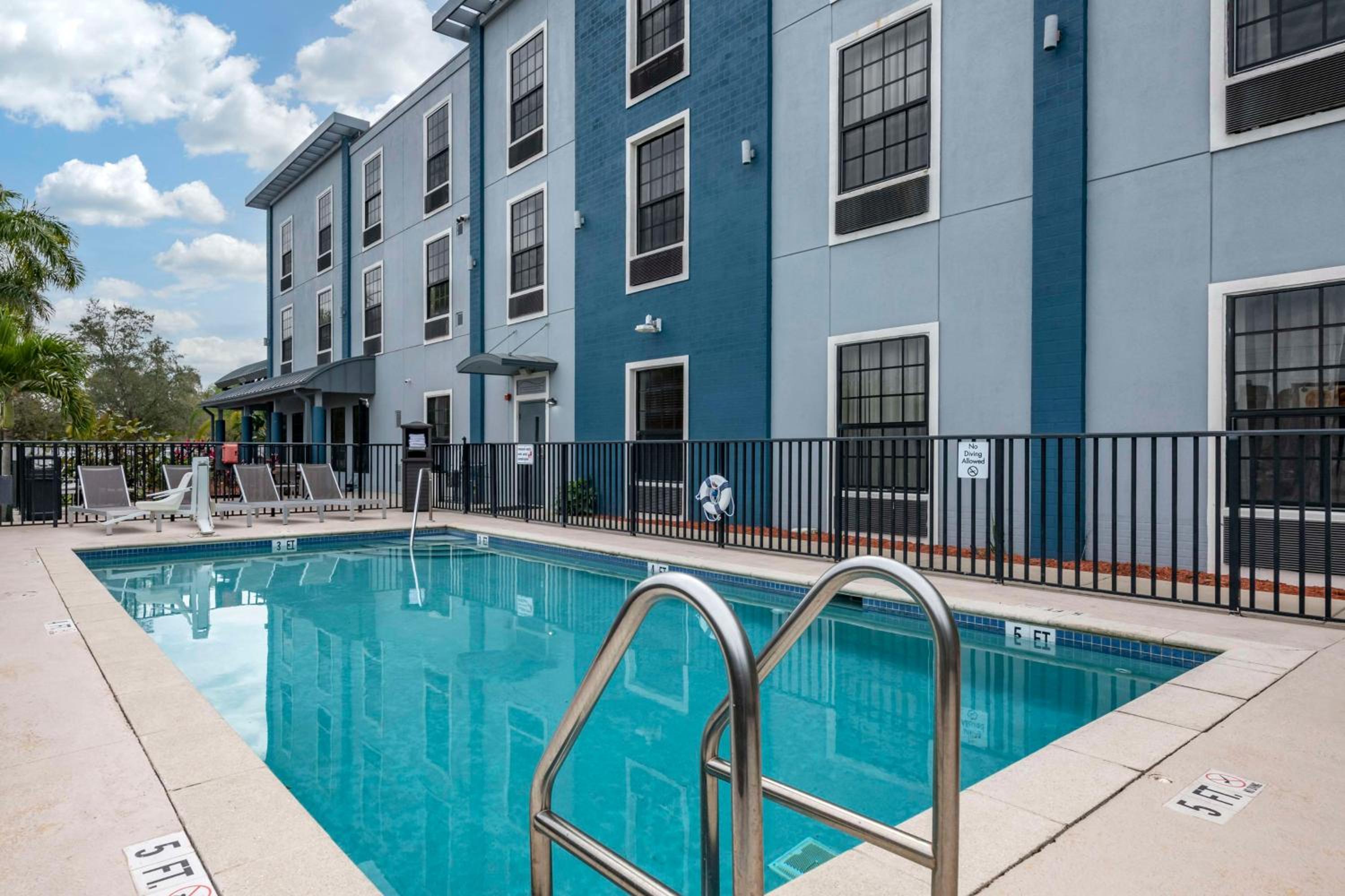 Best Western Plus Bradenton Gateway Hotel - Property Image 12