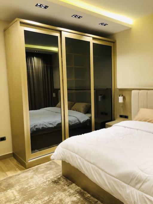 Luxurious Lake View Flat 2BR 115 view 4