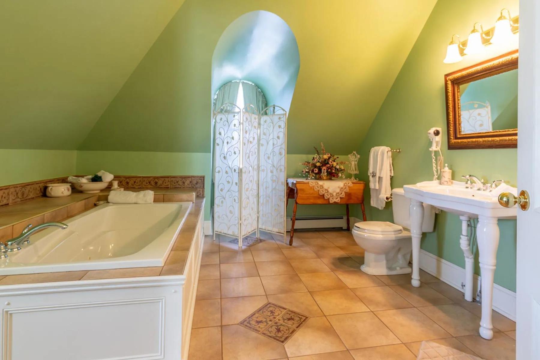 Charlottetown Vacations - Fitzroy Hall - Property Image 10