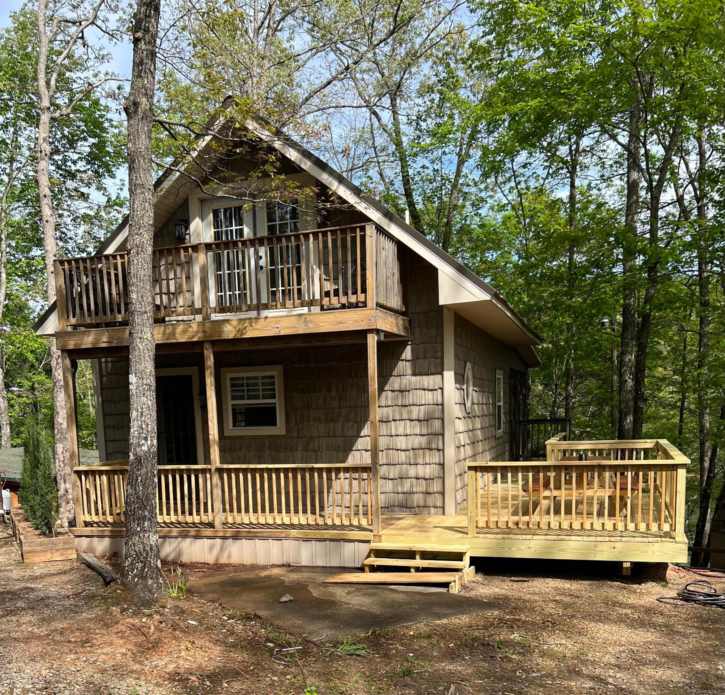 Hotel Boo Boos Cabin - Lake Front!