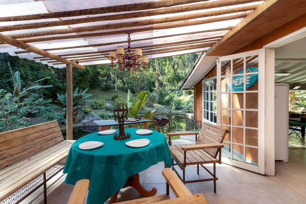 Cabana Boutique na Serra com piscina natural