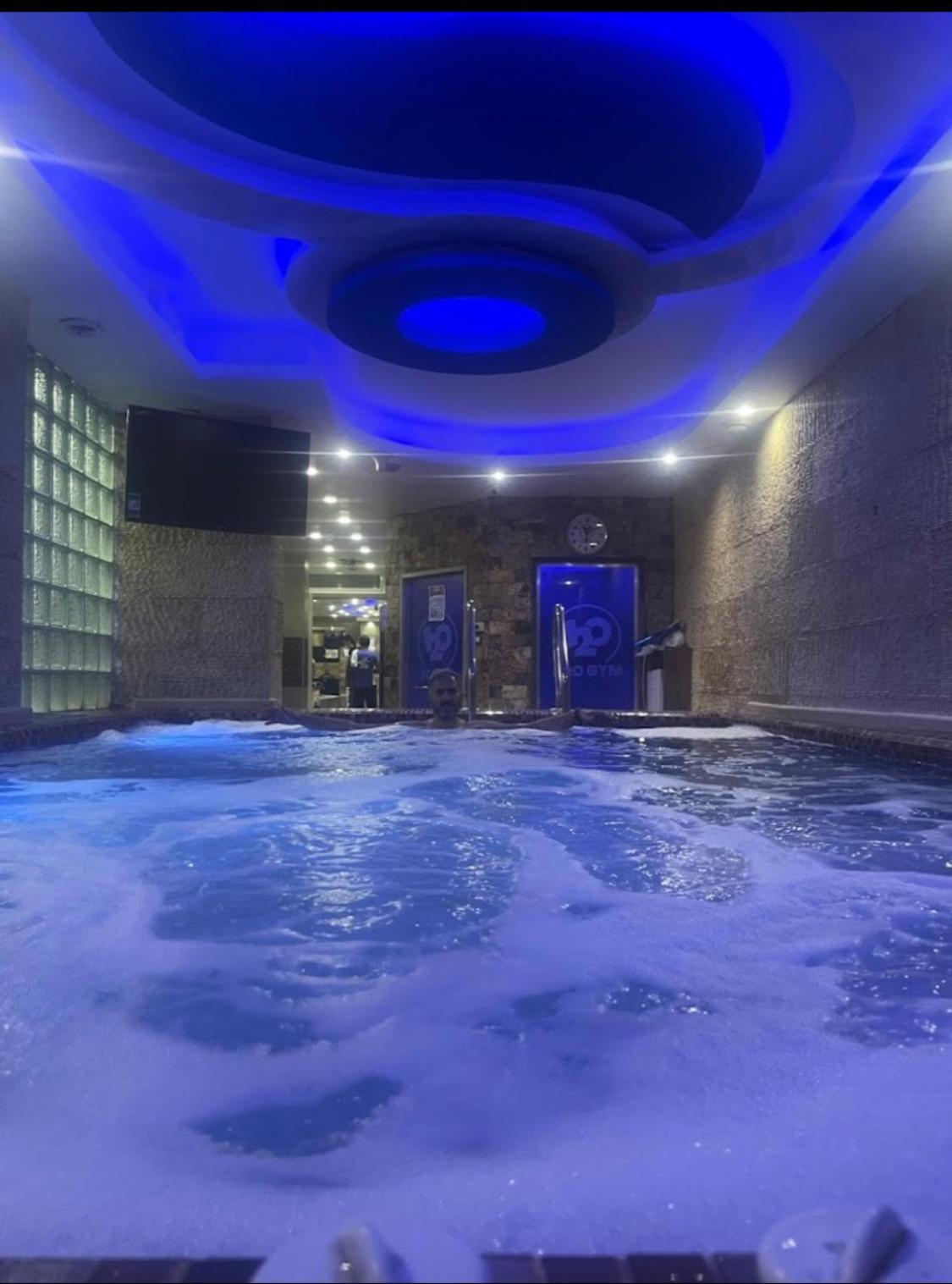Amazing Maadi Apartment ( Spa & fitness )