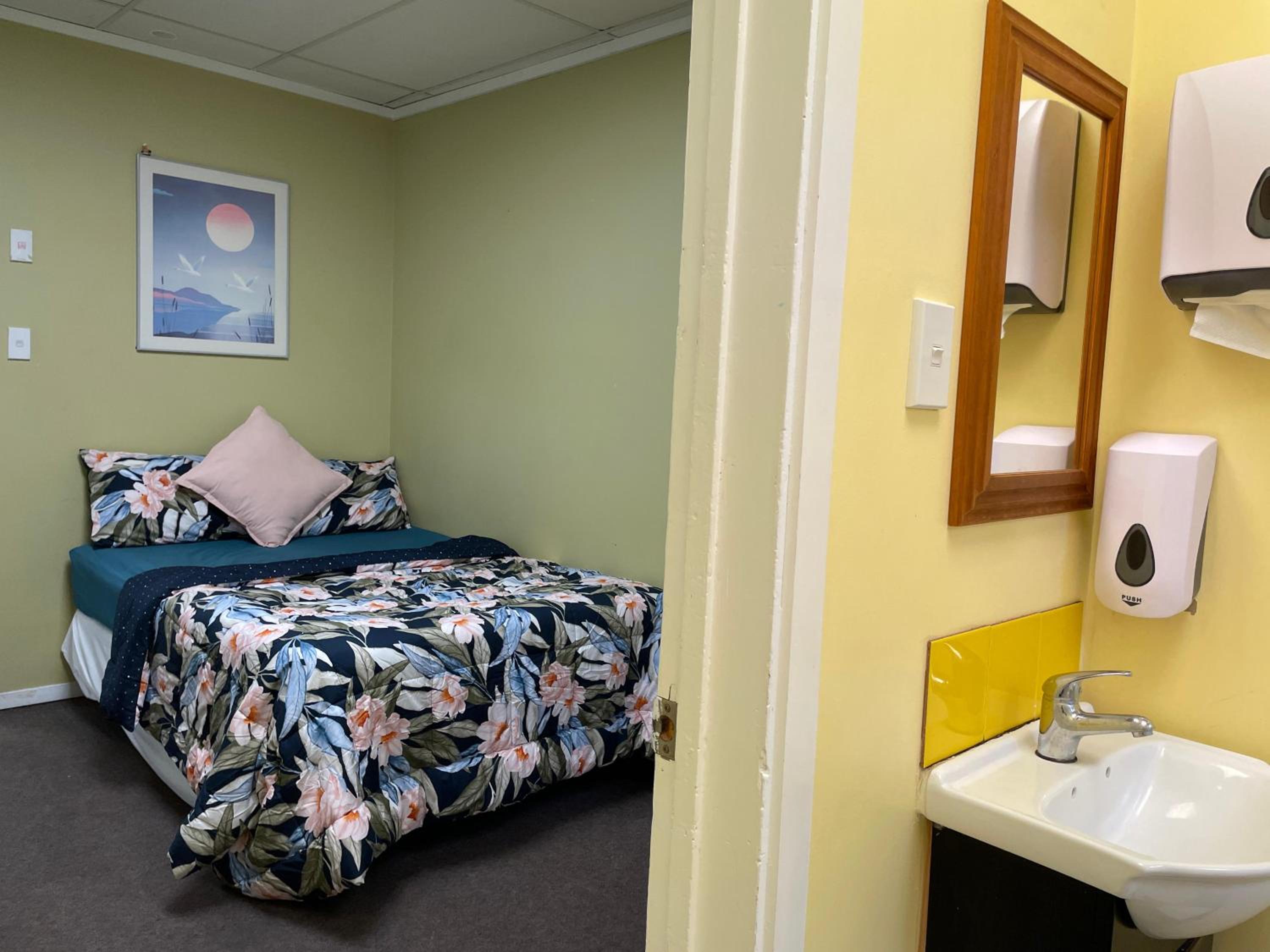 Silverfern Backpackers