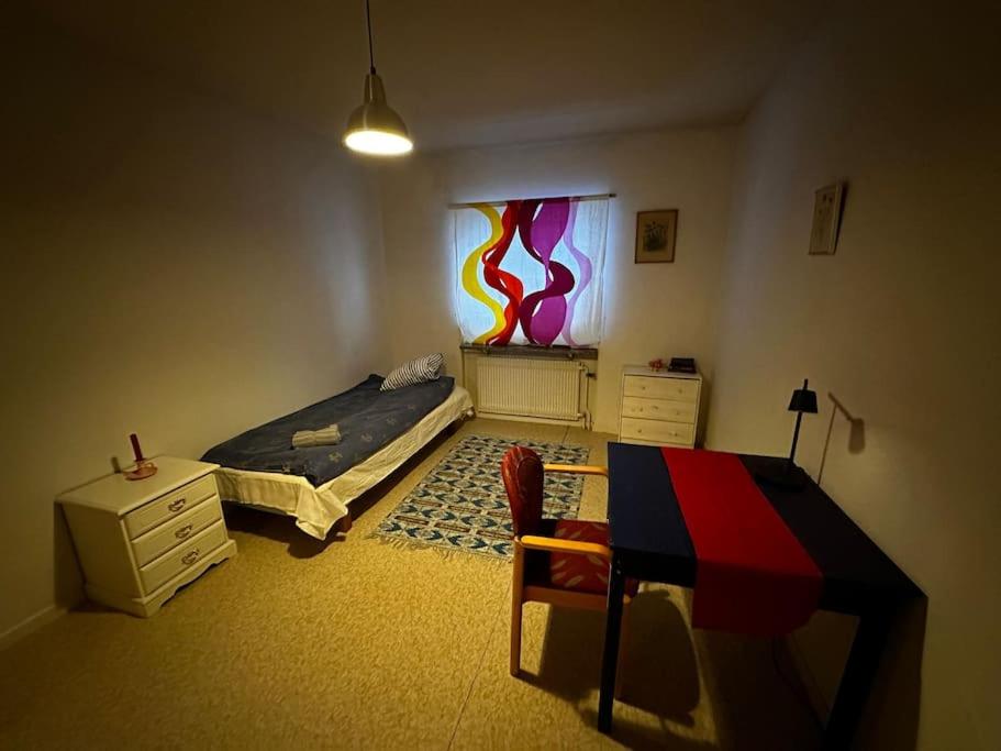 6 rum lägenhet 90kvm parkettgolv balkong öppen spis hög takhöjd view 3