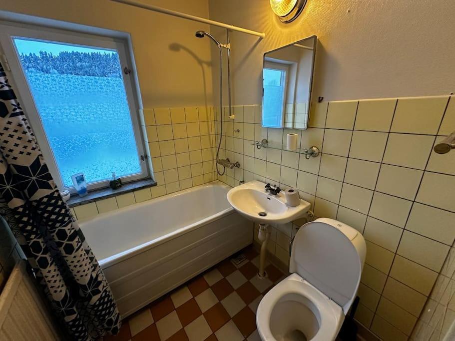 6 rum lägenhet 90kvm parkettgolv balkong öppen spis hög takhöjd view 4