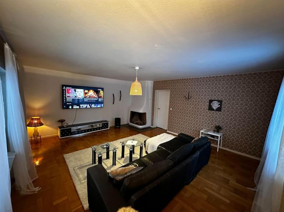 6 rum lägenhet 90kvm parkettgolv balkong öppen spis hög takhöjd view 5