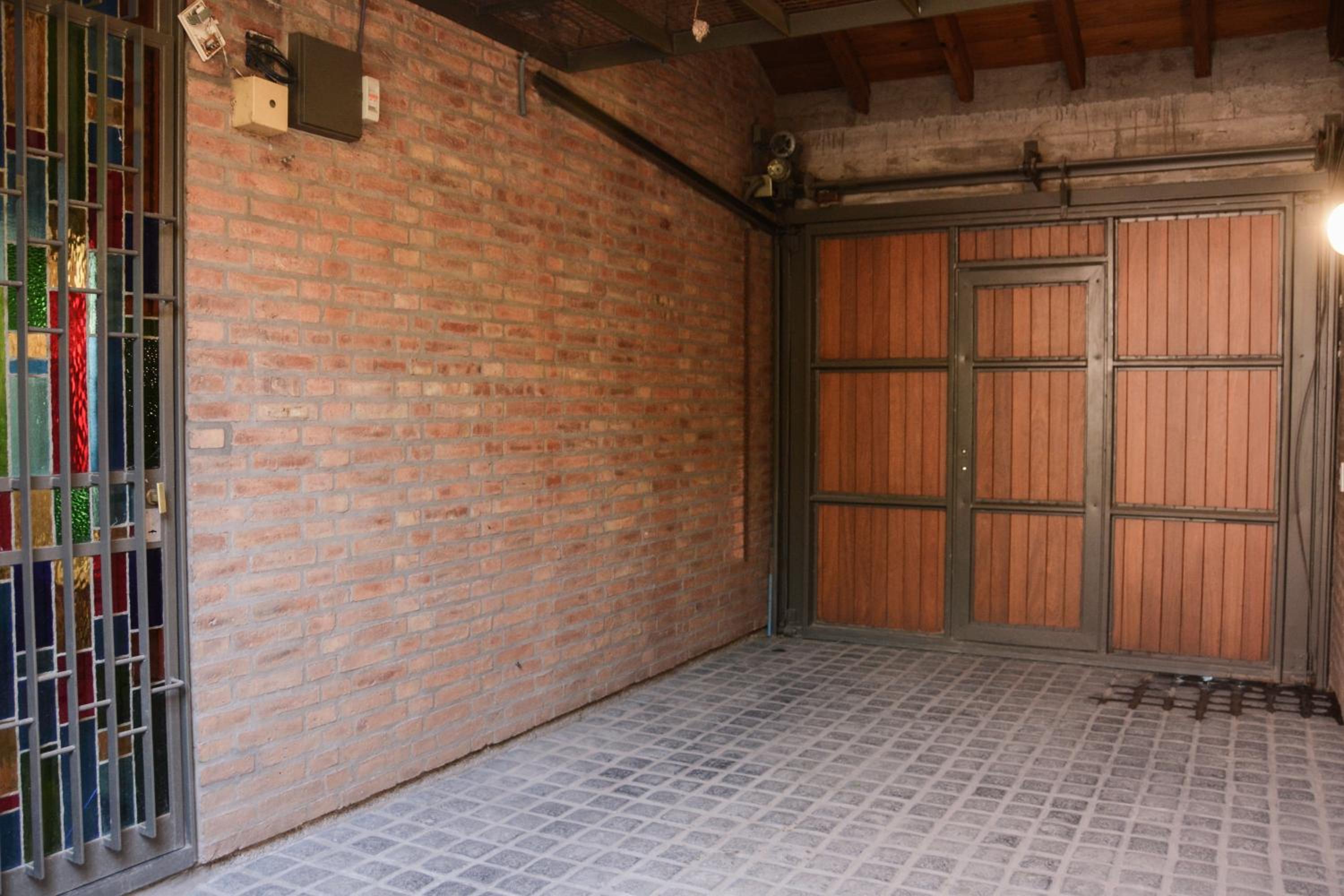 Excelente ubicacion! Casa grande con parrilla