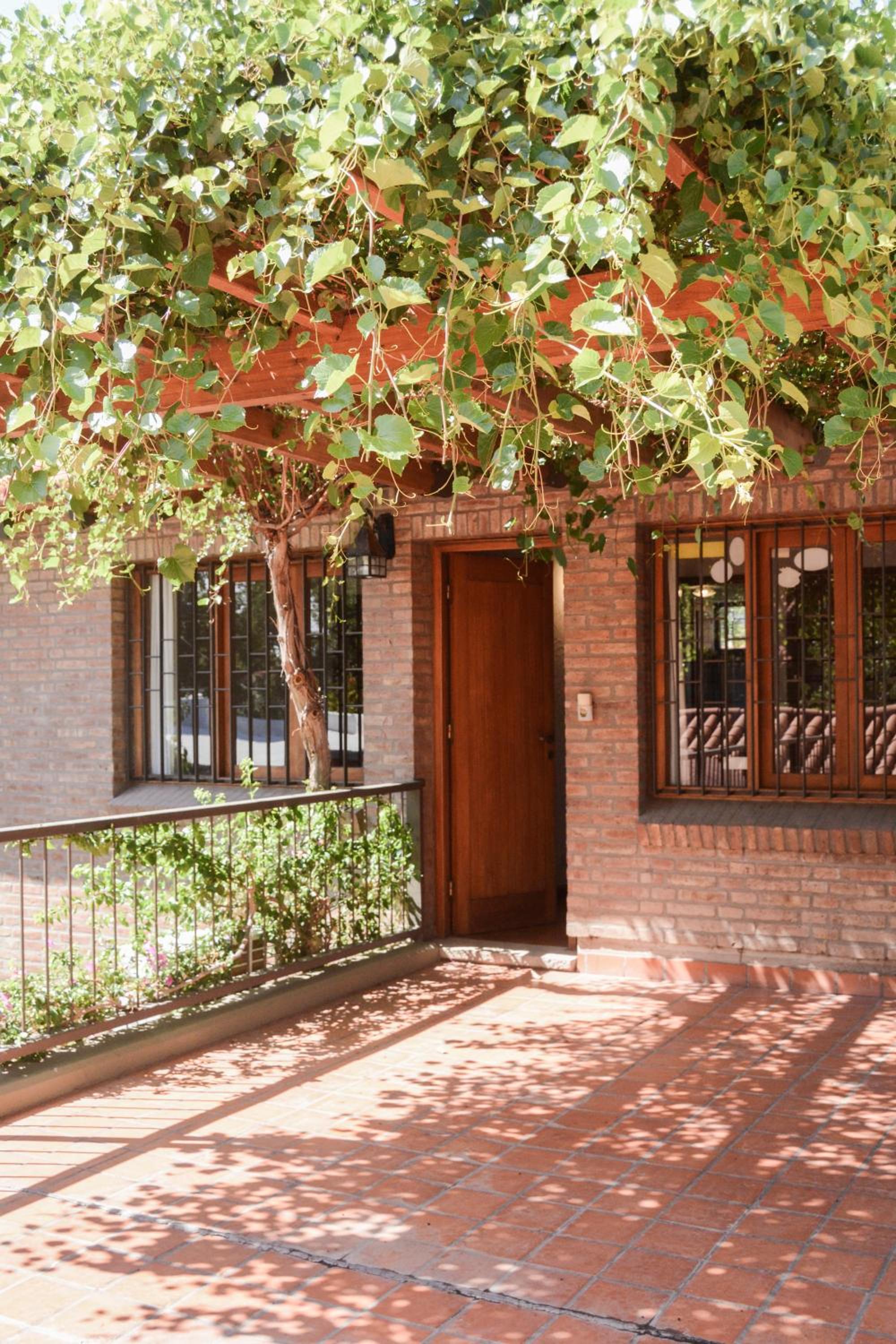 Excelente ubicacion! Casa grande con parrilla