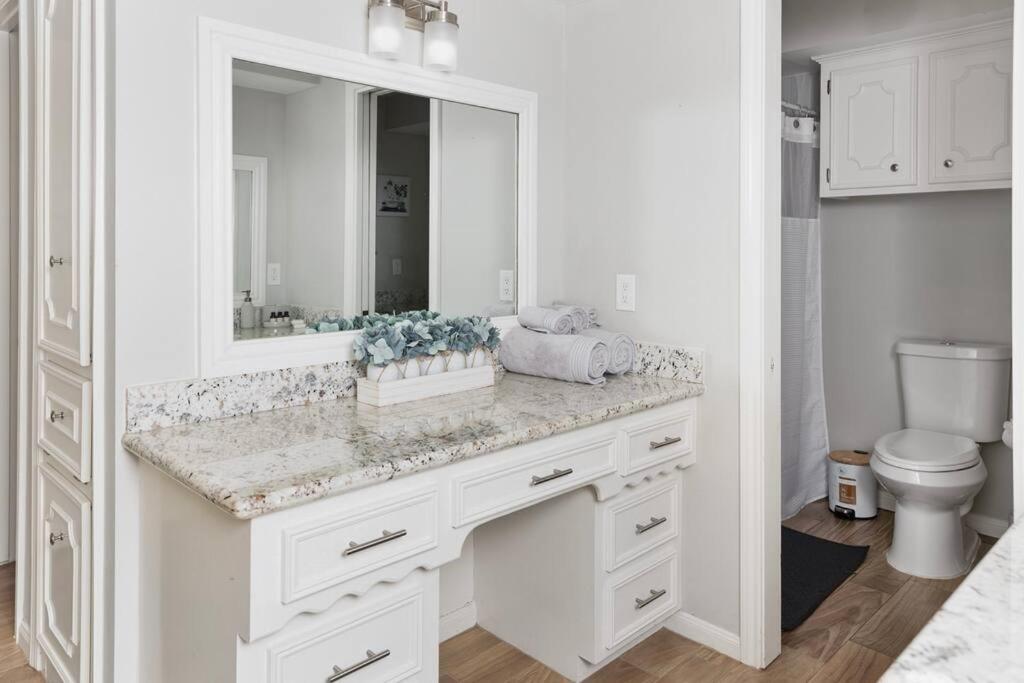 Houston Luxury 4br/3ba and Pool view 4