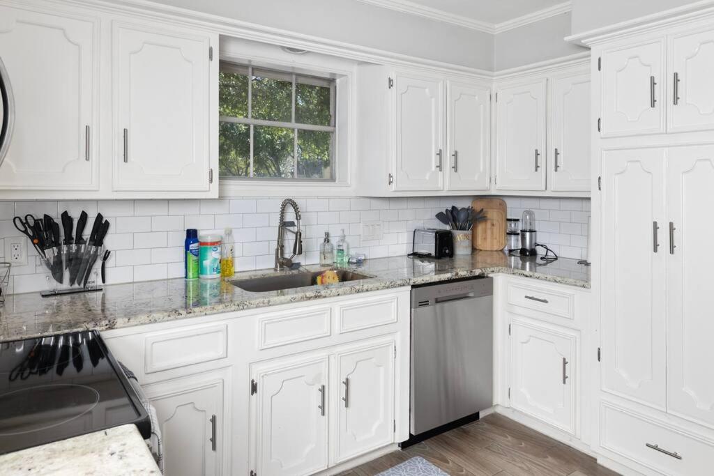 Houston Luxury 4br/3ba and Pool view 5