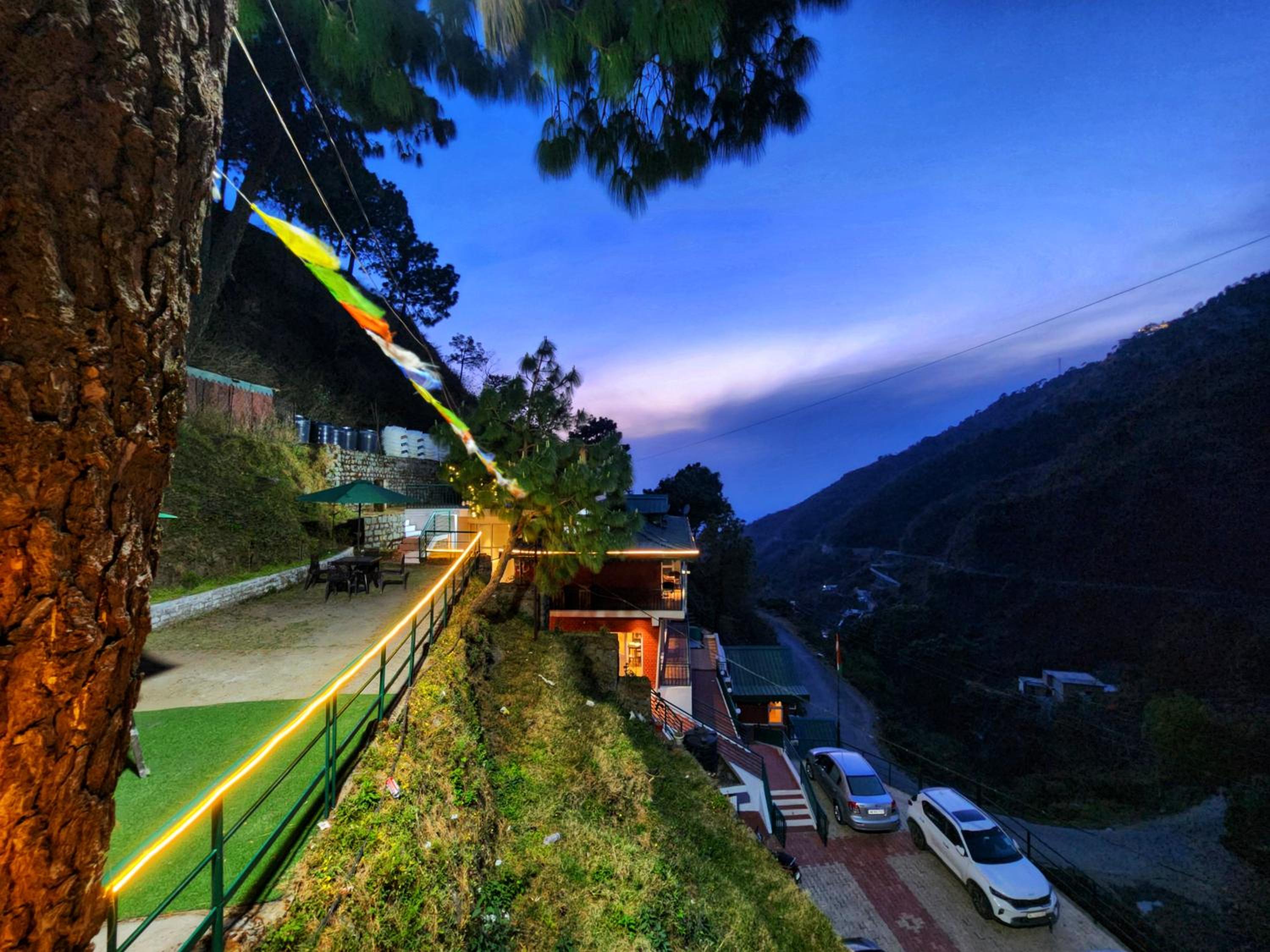 Safarmaina Homestay Kasauli view 3