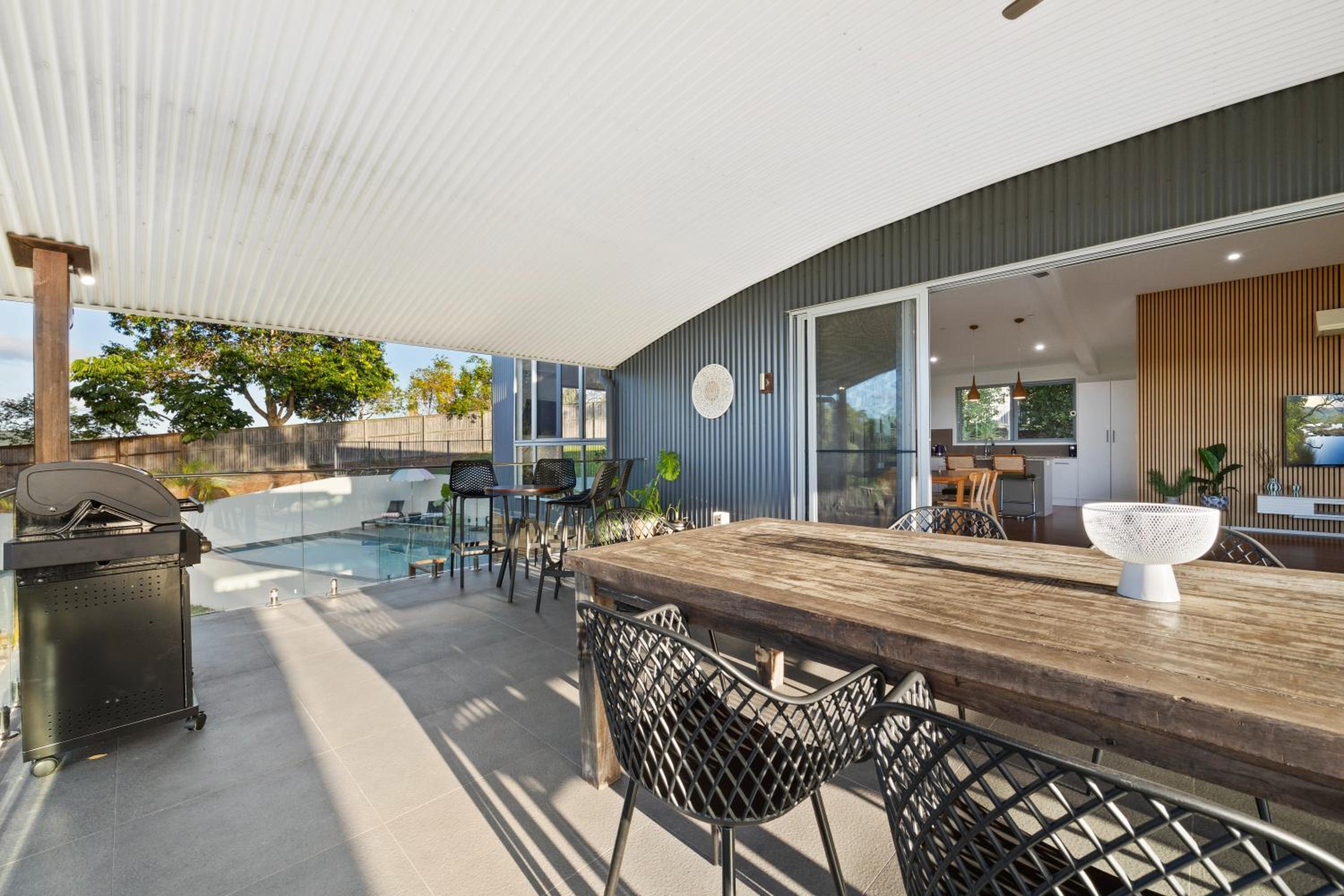 Hinterland Dreamers Poolside Retreat