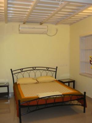 Palm Grove Service Villa