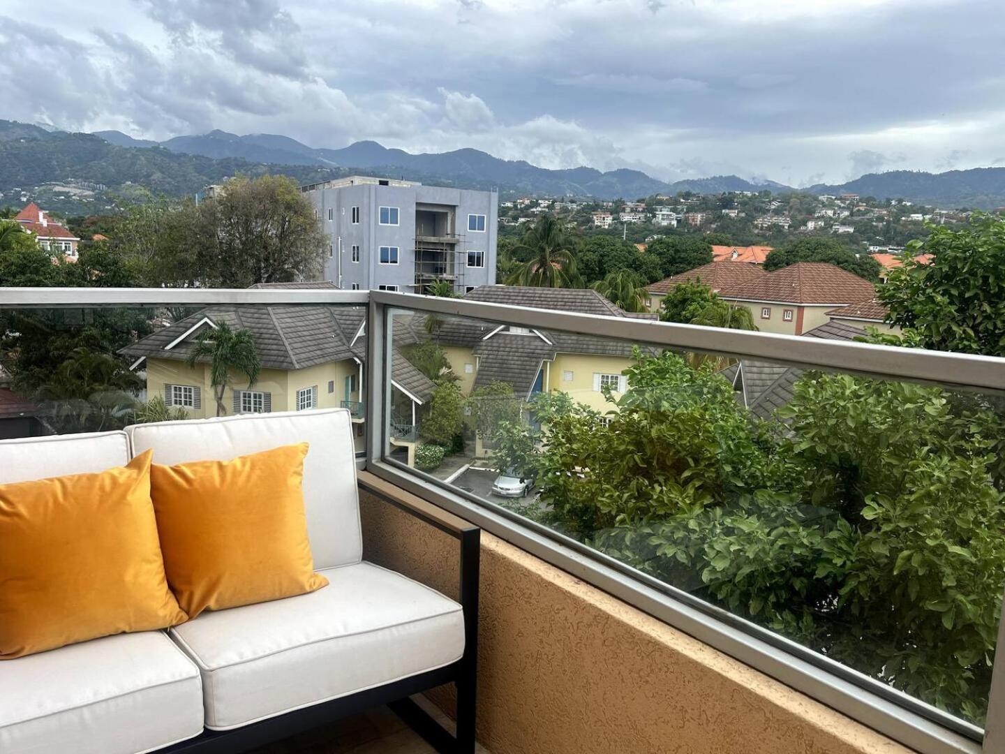 Metcalfe Luxury One bedroom Suite