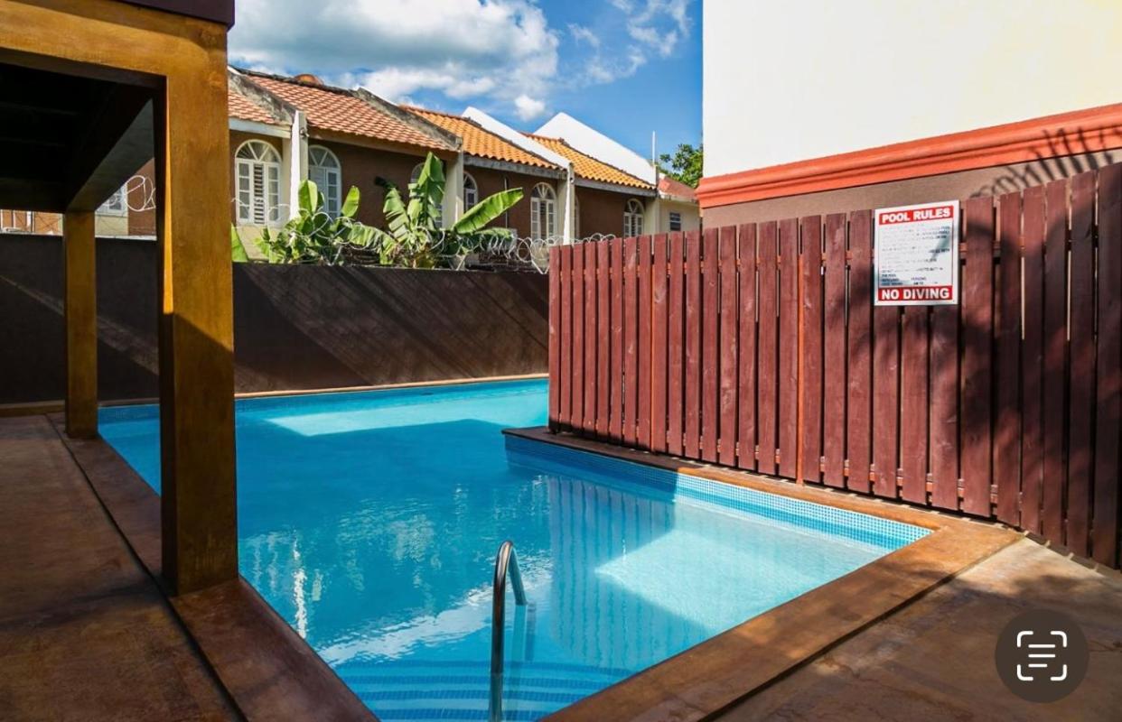 Metcalfe Luxury One Bedroom Suite view 2