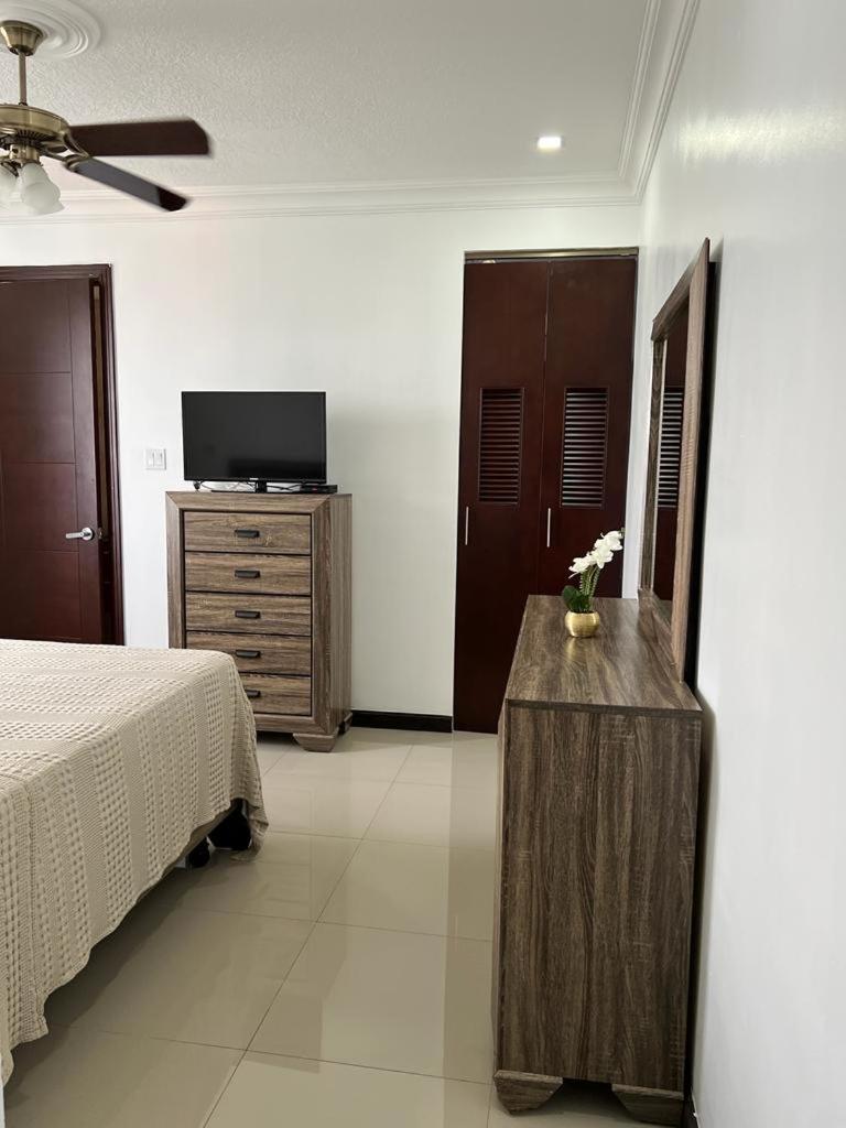 Metcalfe Luxury One Bedroom Suite view 3