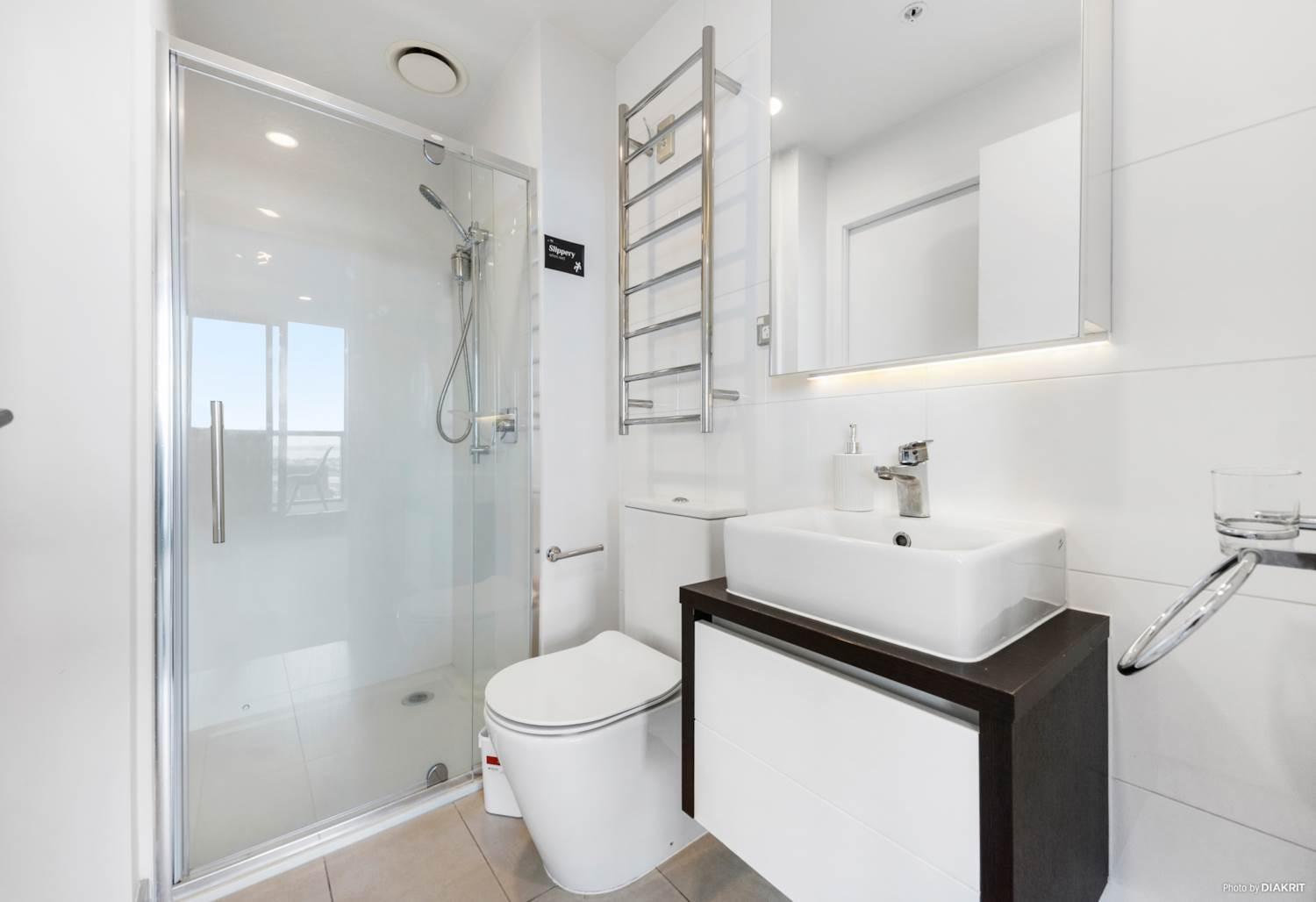 Gorgeous Seaview 2 Bedroom Apartment in Auckland CBD