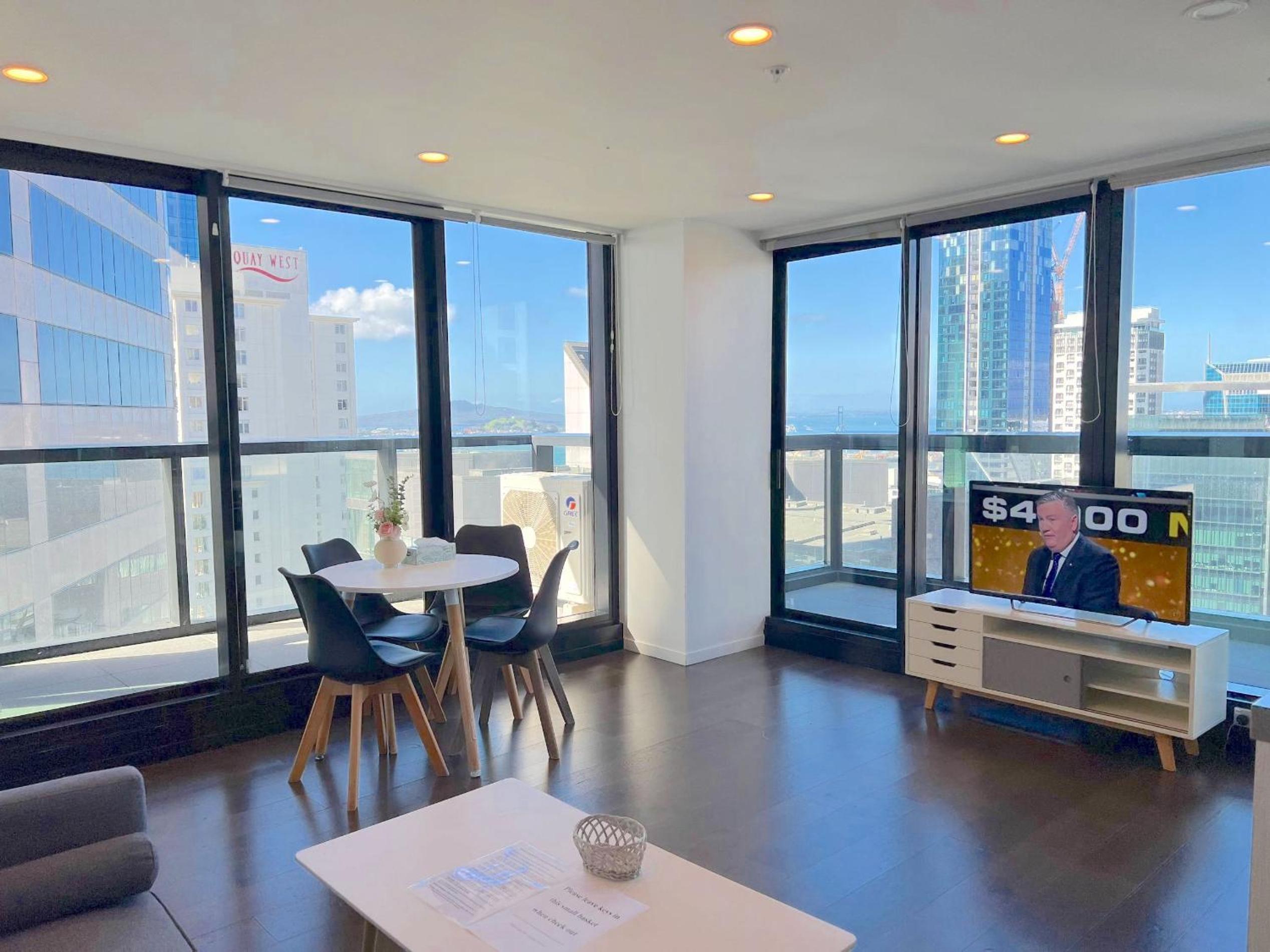 Gorgeous Seaview 2 Bedroom Apartment in Auckland CBD