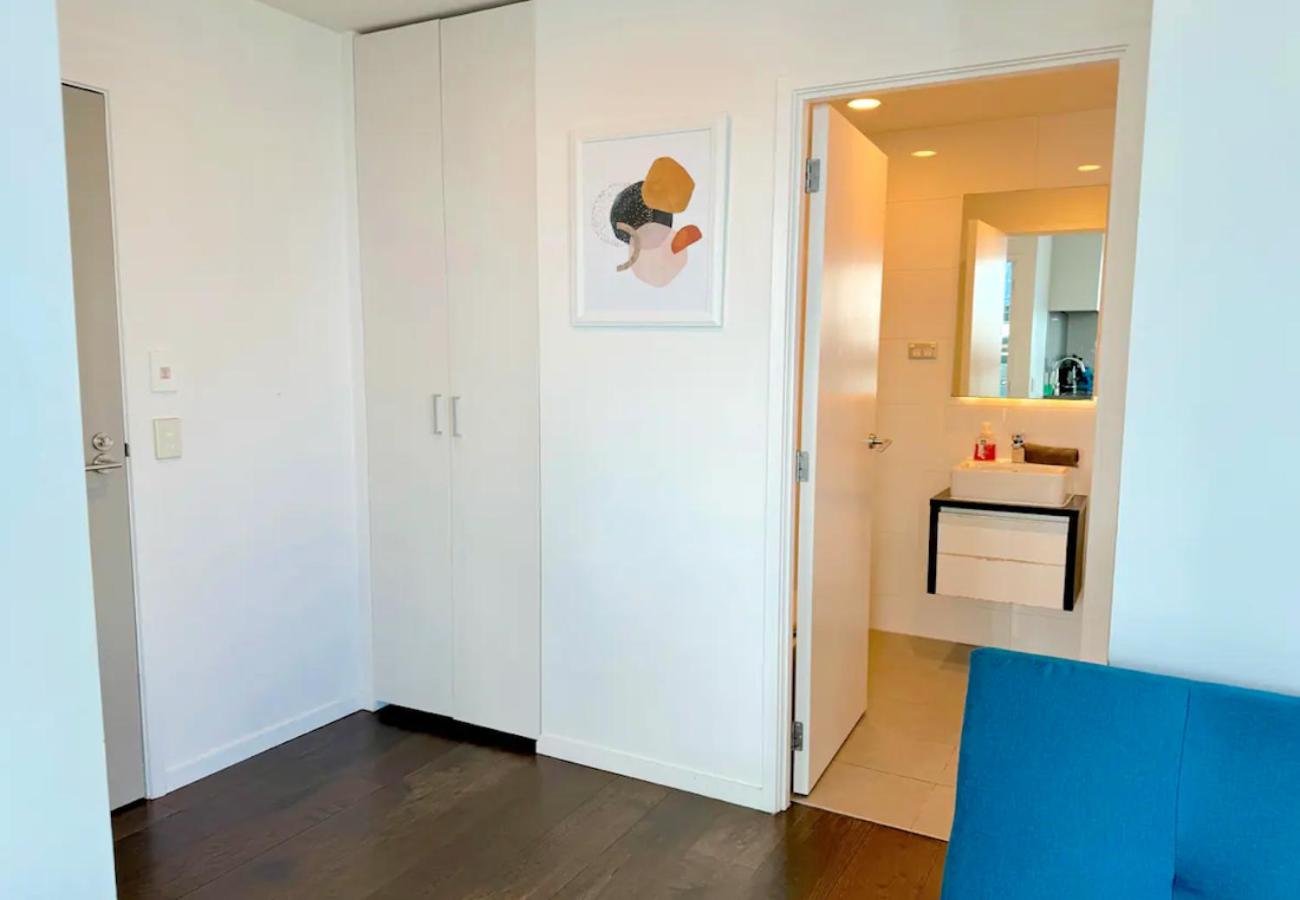 Gorgeous Seaview 2 Bedroom Apartment in Auckland CBD