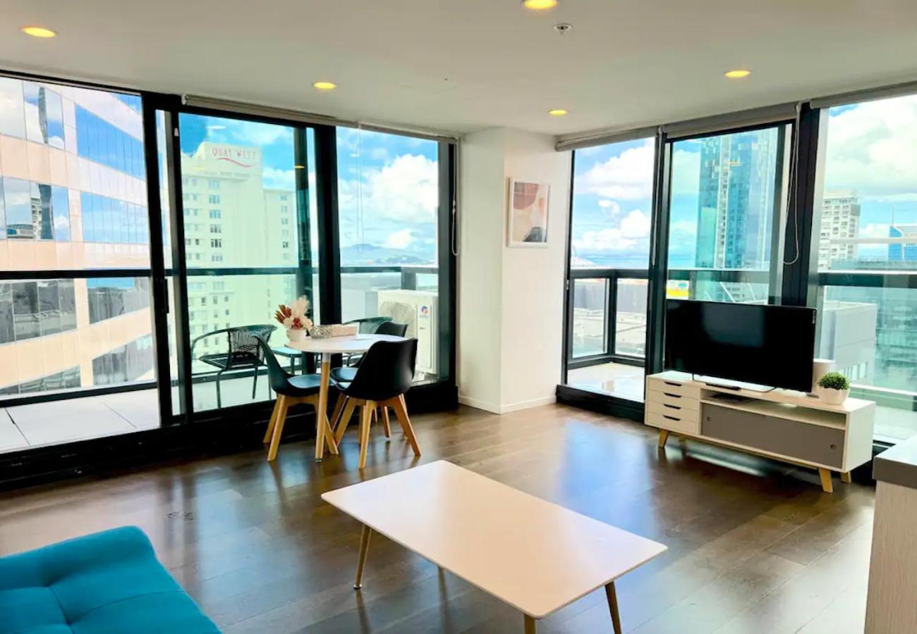 Gorgeous Seaview 2 Bedroom Apartment in Auckland CBD