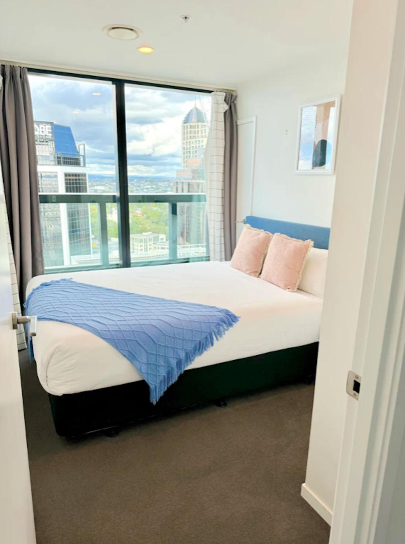 Gorgeous Seaview 2 Bedroom Apartment in Auckland CBD