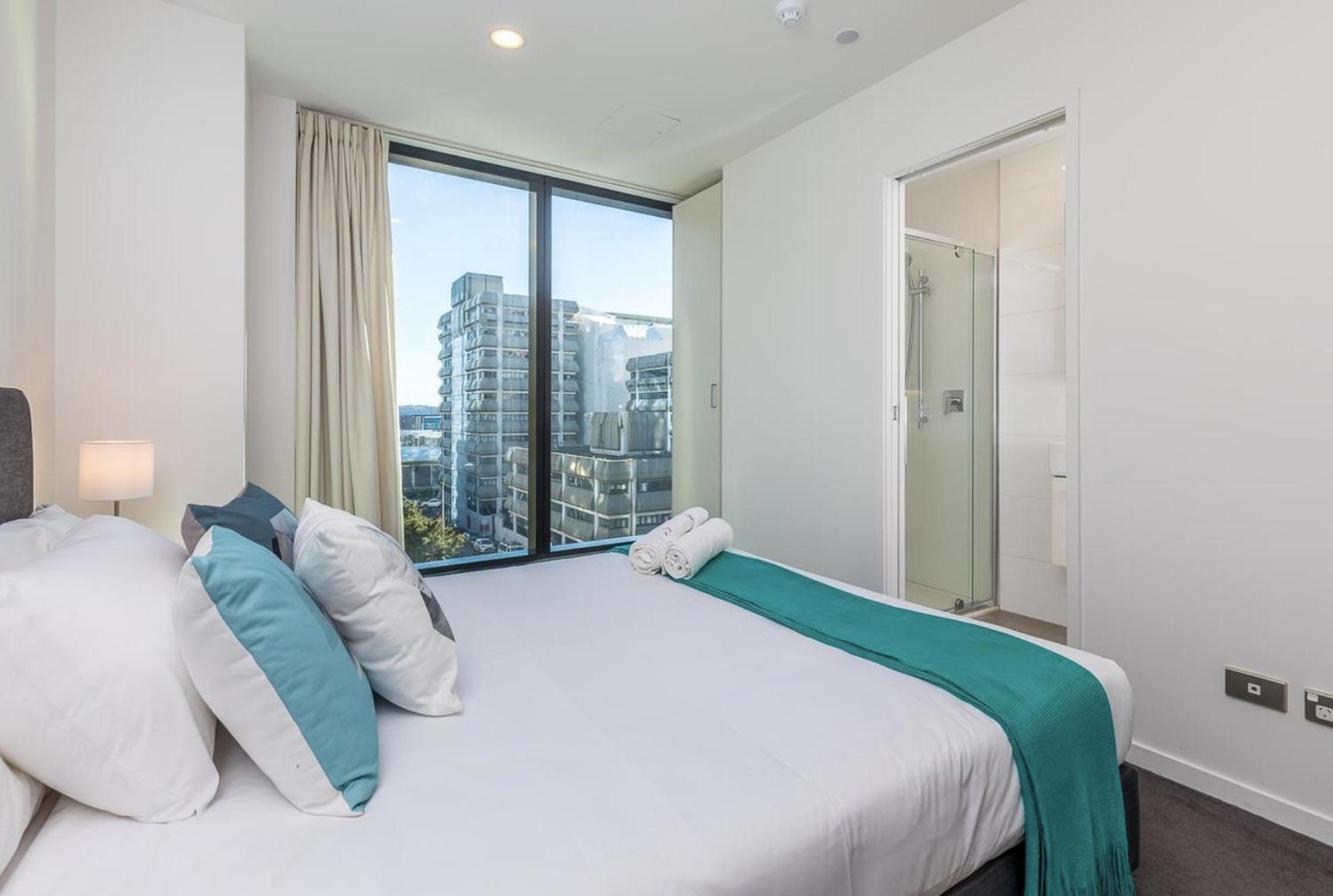 Gorgeous Seaview 2 Bedroom Apartment in Auckland CBD