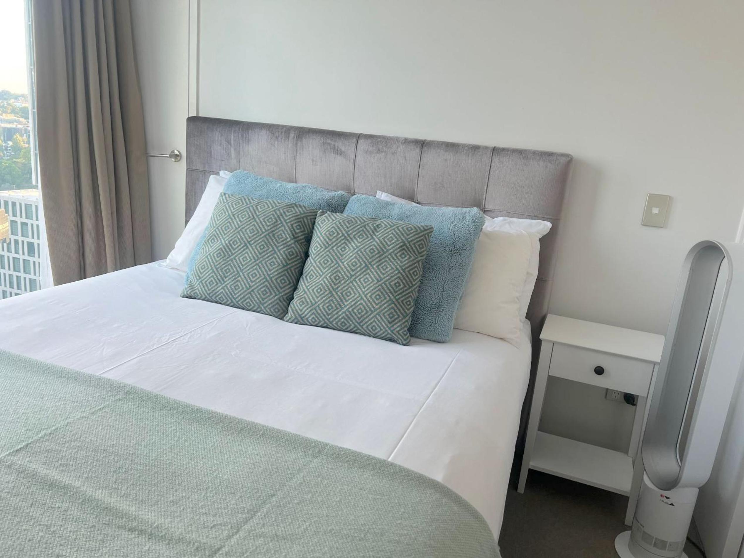 Gorgeous Seaview 2 Bedroom Apartment in Auckland CBD