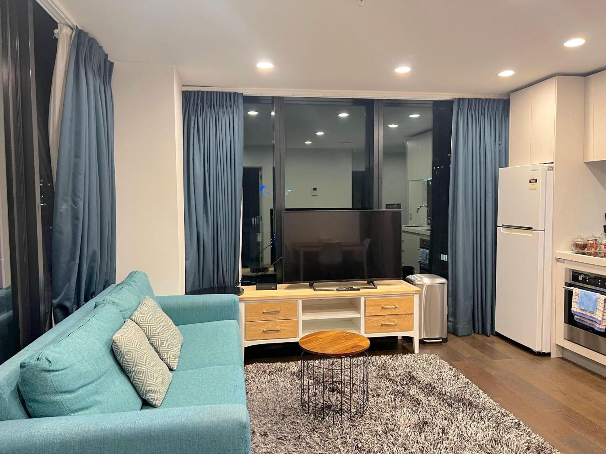 Gorgeous Seaview 2 Bedroom Apartment in Auckland CBD