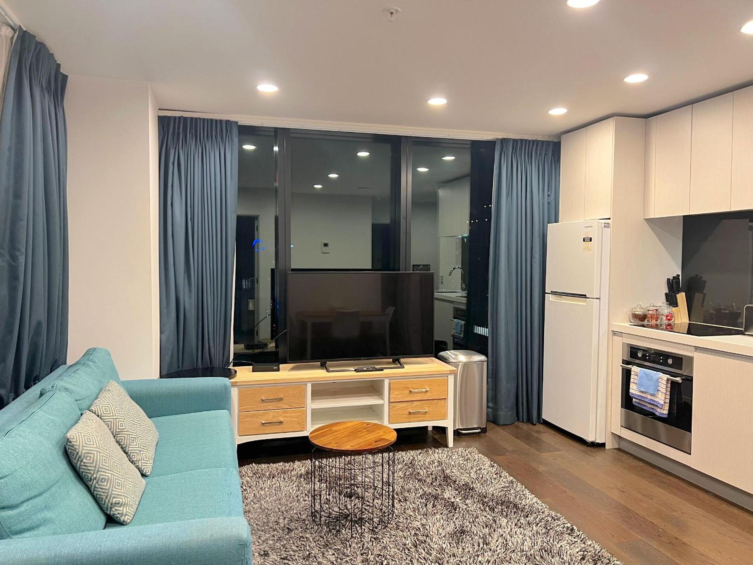 Gorgeous Seaview 2 Bedroom Apartment in Auckland CBD