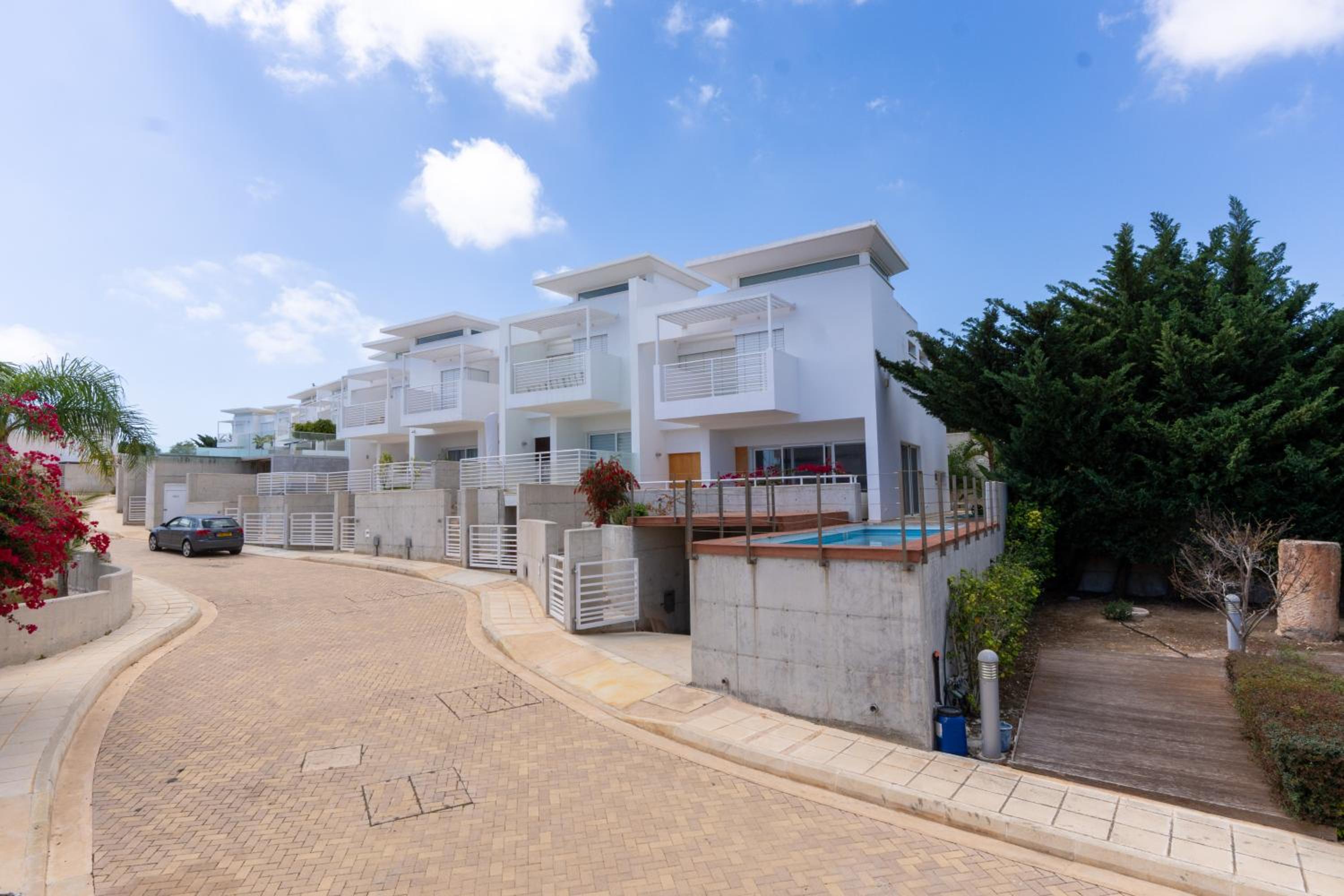 Wealthystays Niceday Hill Villa