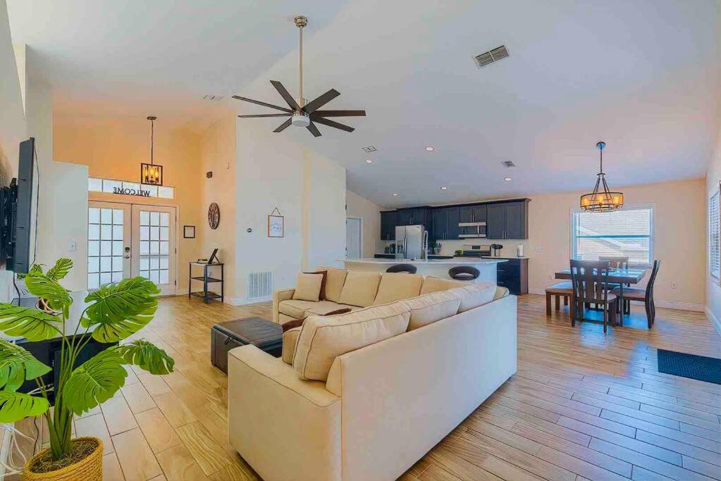 Spacious Home - Heated LED Pool & Ping Pong view 5