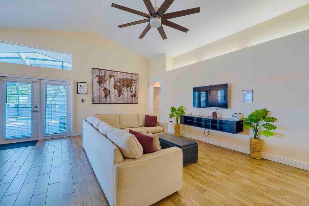 Spacious Home - Heated LED Pool & Ping Pong view 4