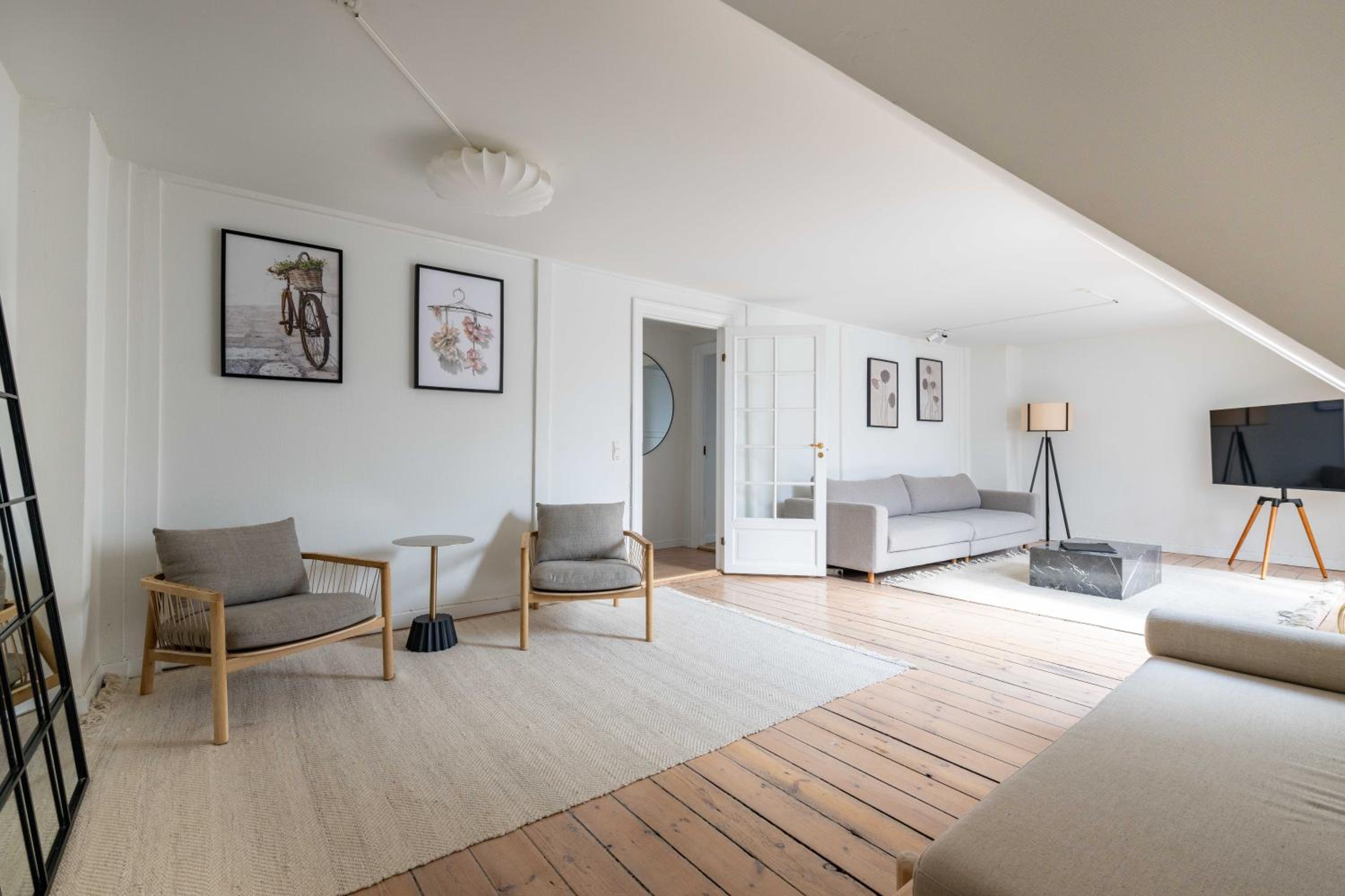 Cozy 2 Bedroom Flat in Peaceful Neighbourhood