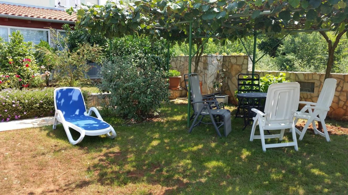 House Vugrinec with garden and parking view 4
