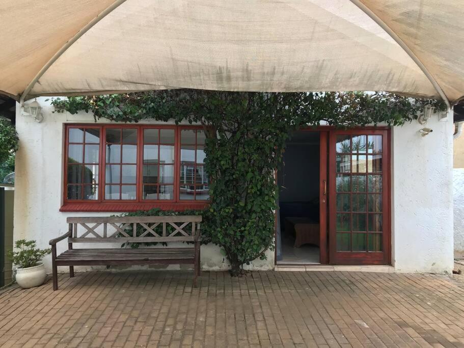 Protea Cottage - 9 min away from OR Tambo view 3