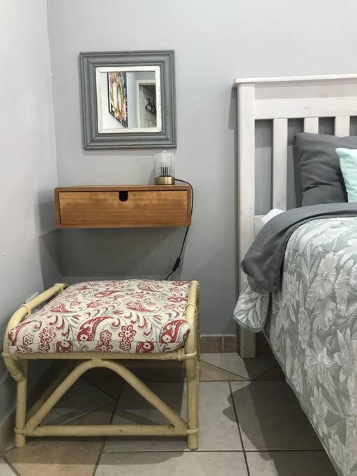 Protea Cottage - 9 min away from OR Tambo view 4