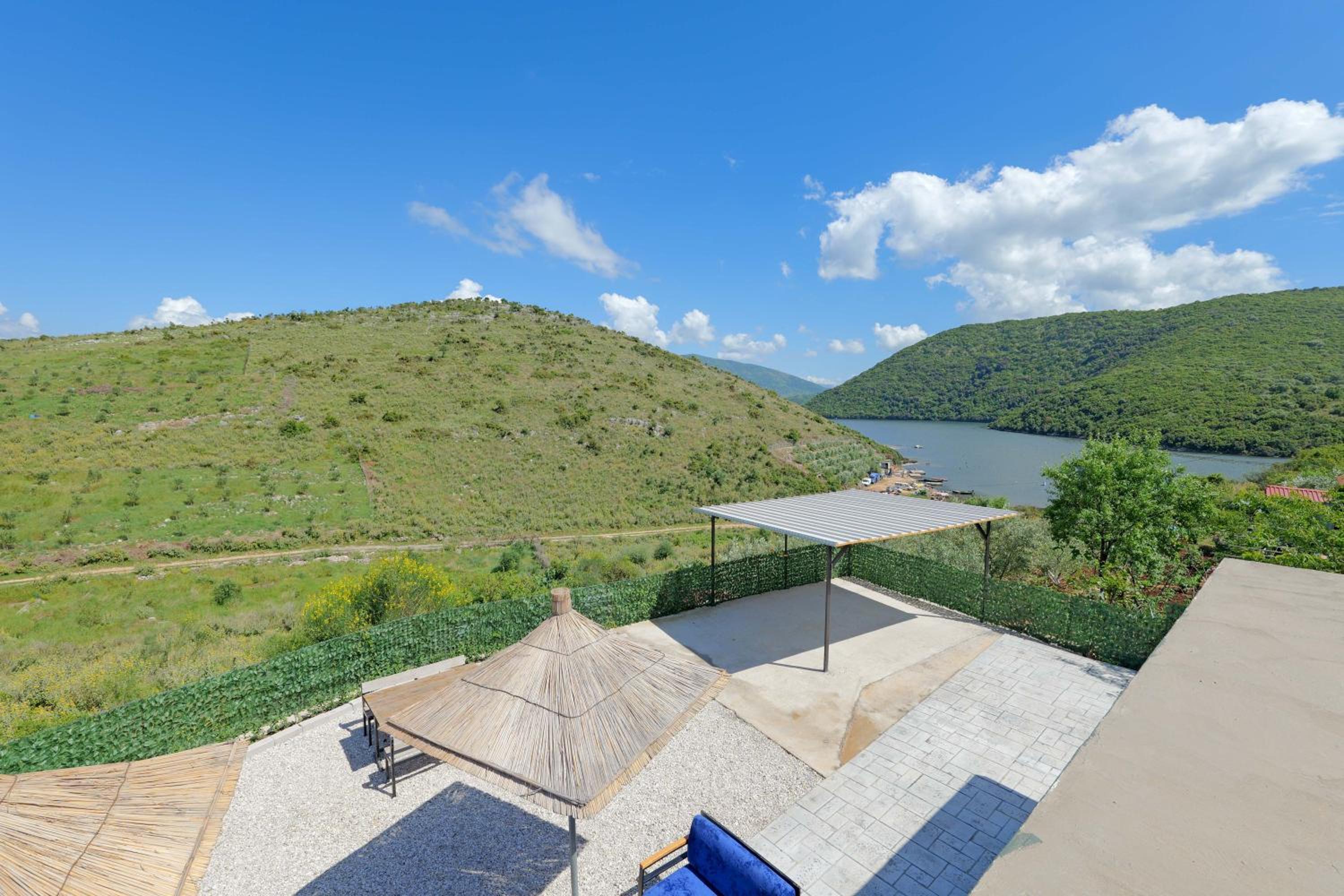 Lago Calmo Villa