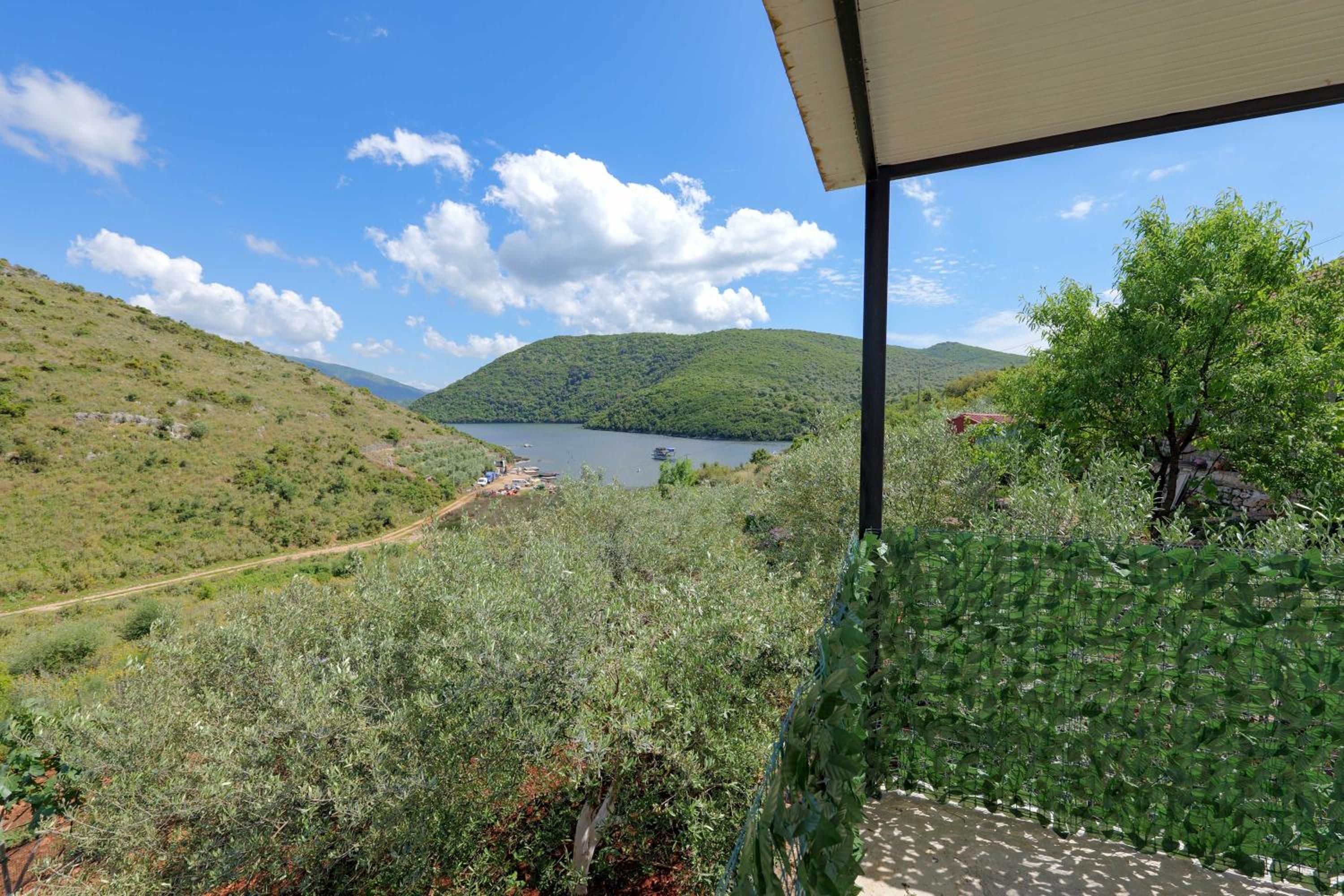 Lago Calmo Villa