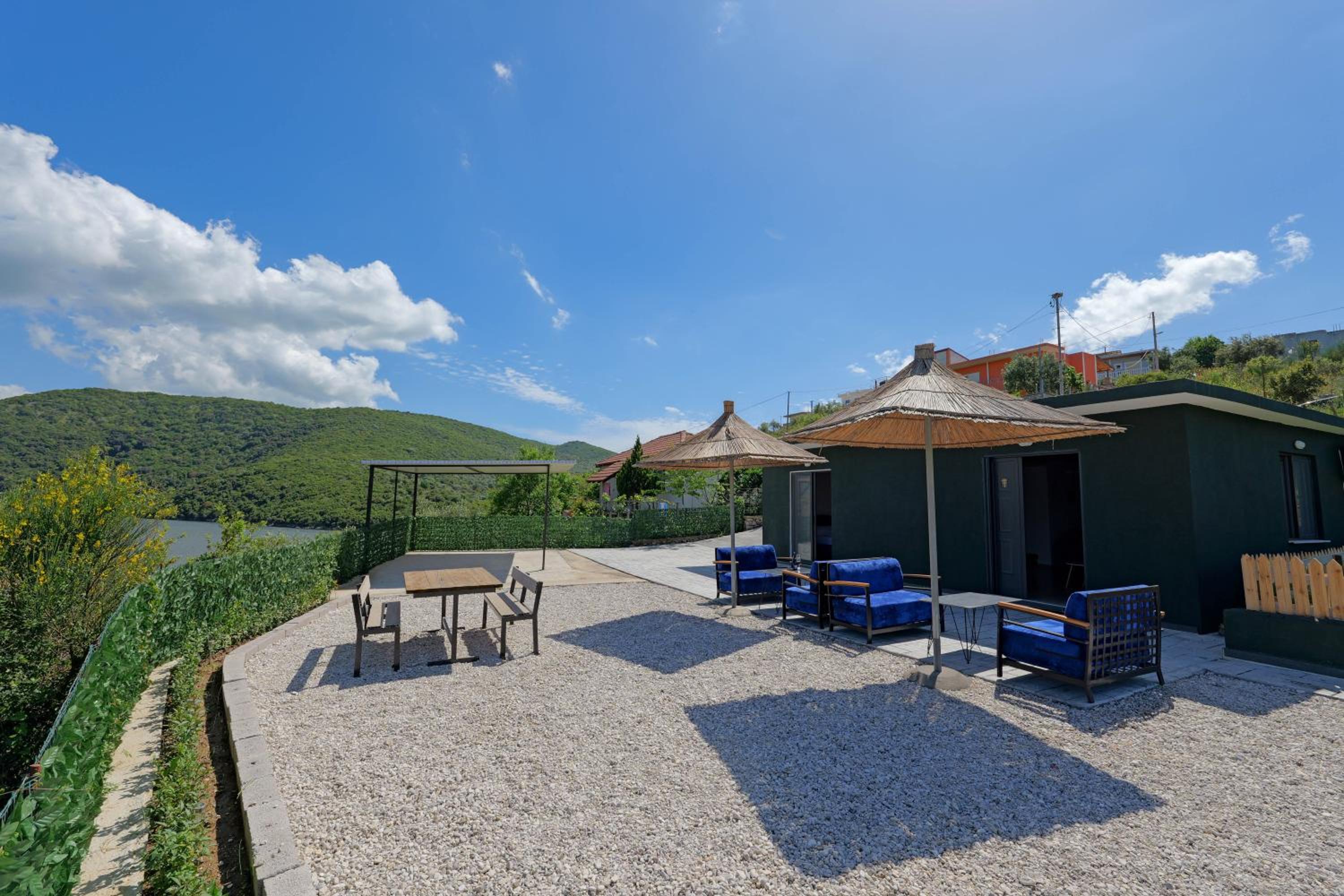 Lago Calmo Villa