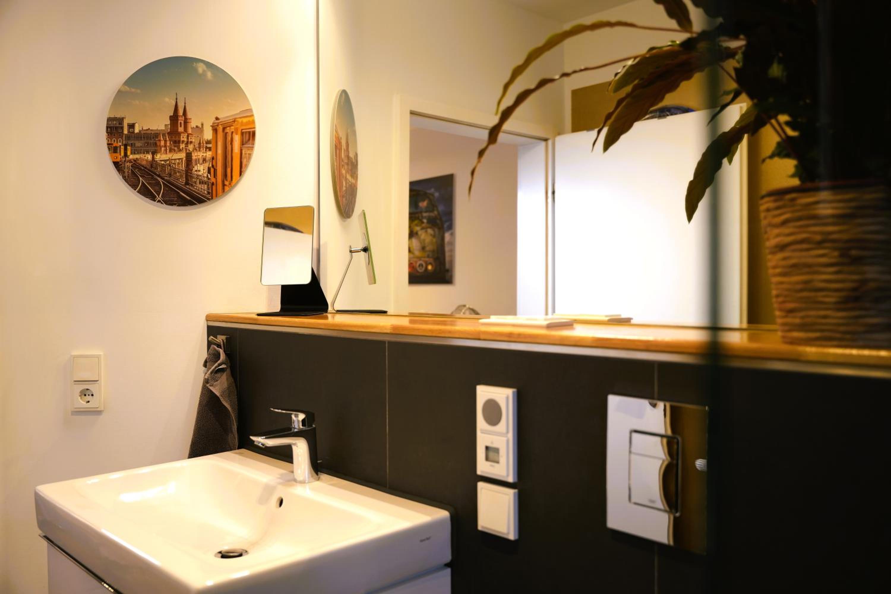 The Berlin Getaway / 80qm in Berlin's Historic Diplomatic Quarter