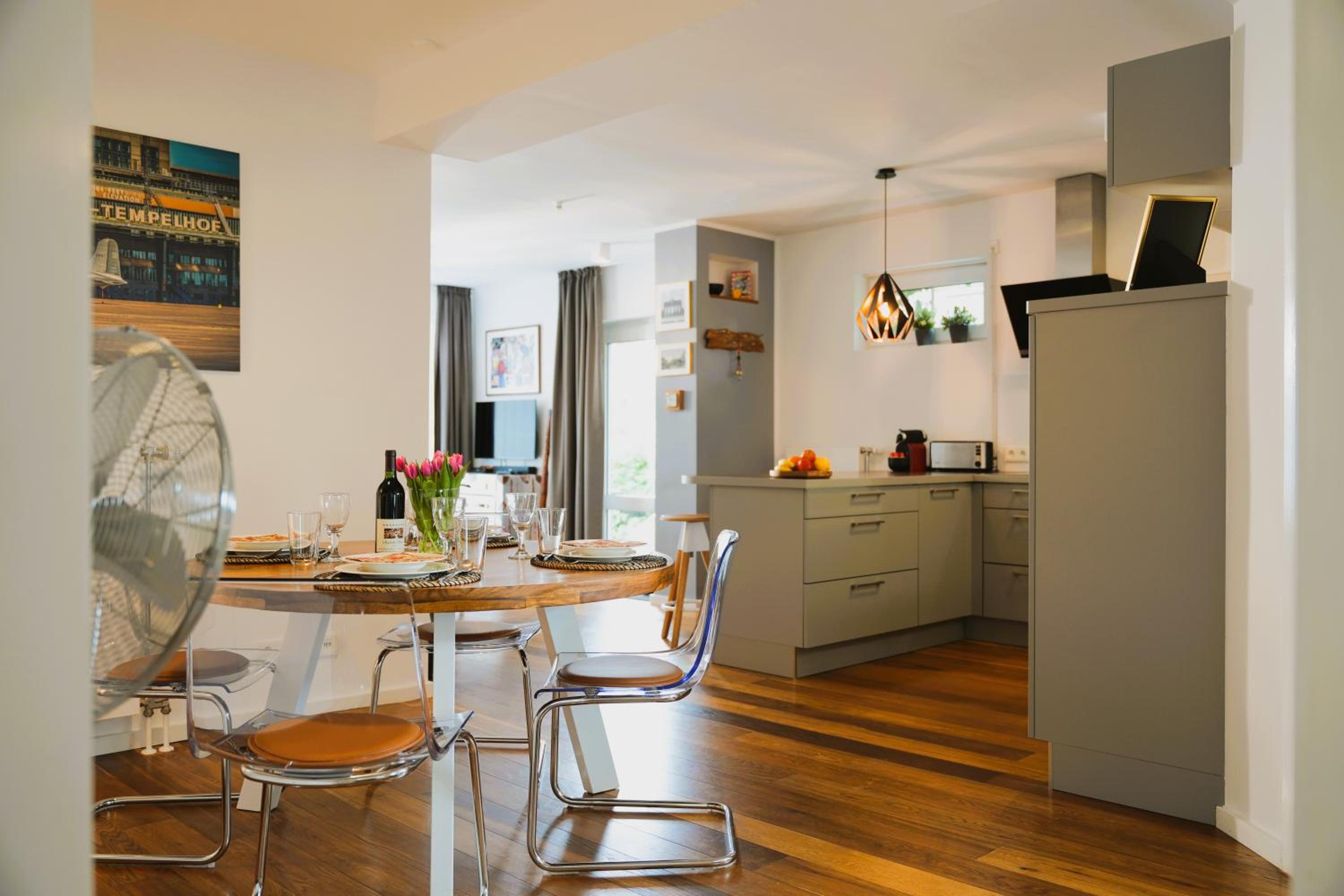 The Berlin Getaway / 80qm in Berlin's Historic Diplomatic Quarter