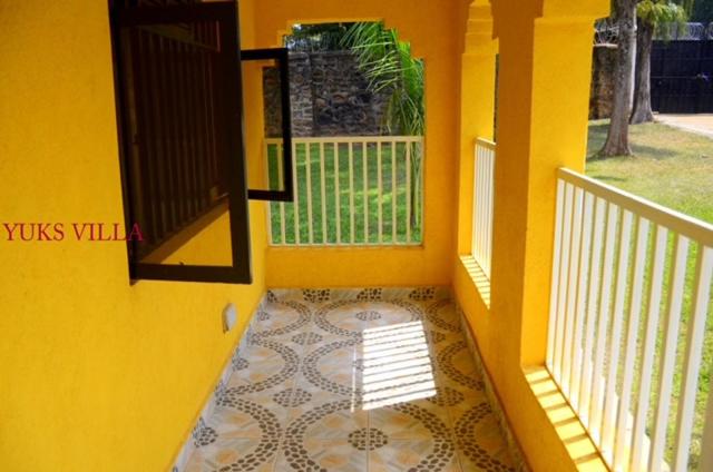 Yuks Villa