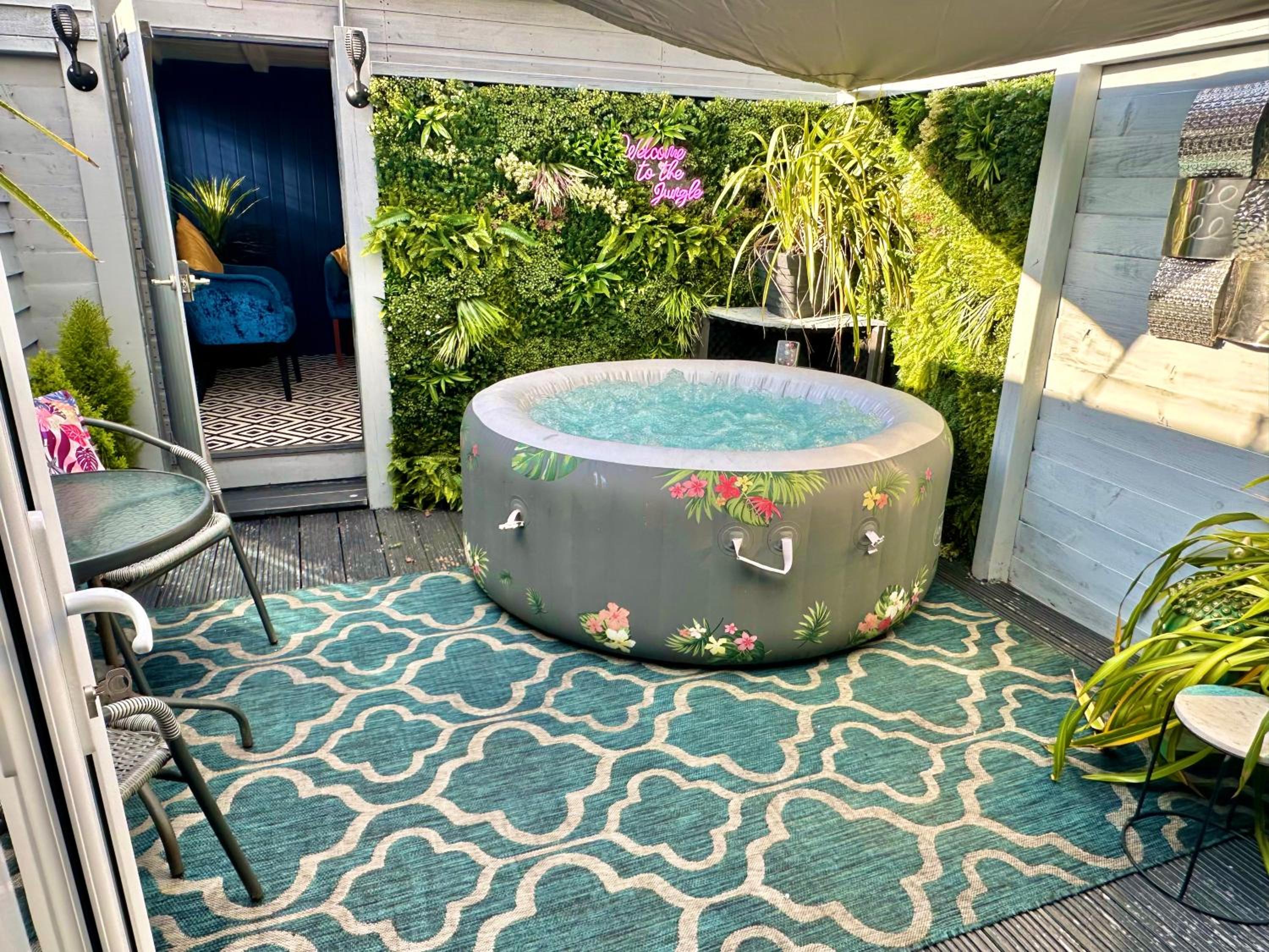 Hotel A Hidden Gem With Private Hot Tub and Garden - Netflix - Fast Wifi - Free Parking - Image 1