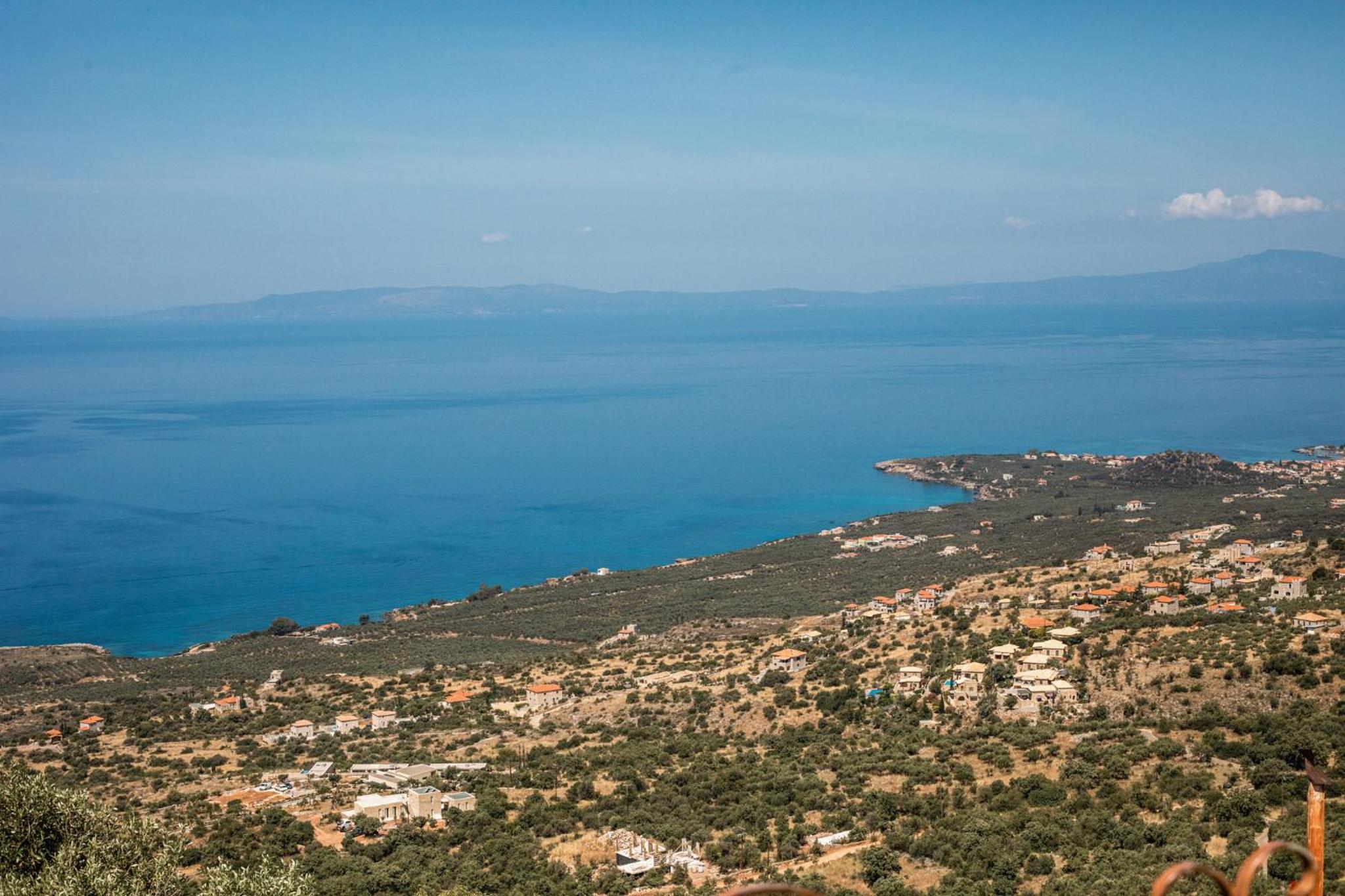 Hawk Tower Apartment - Pyrgos Towers Complex