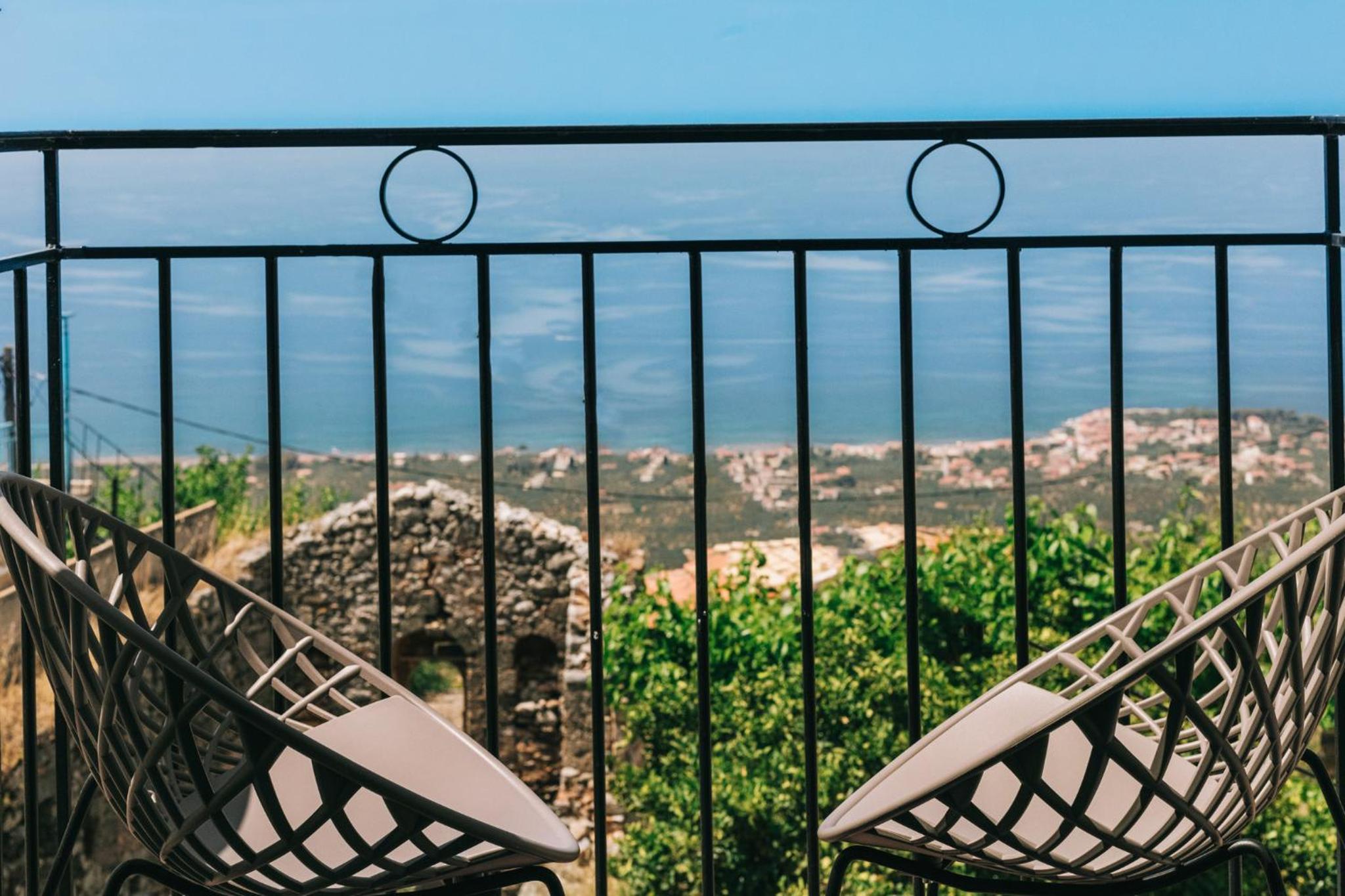 Hawk Tower Apartment - Pyrgos Towers Complex