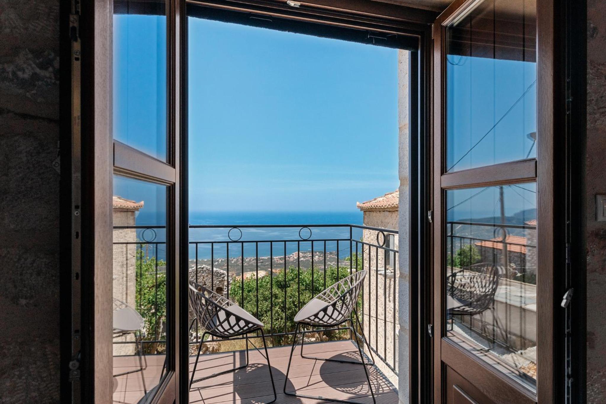 Hawk Tower Apartment - Pyrgos Towers Complex
