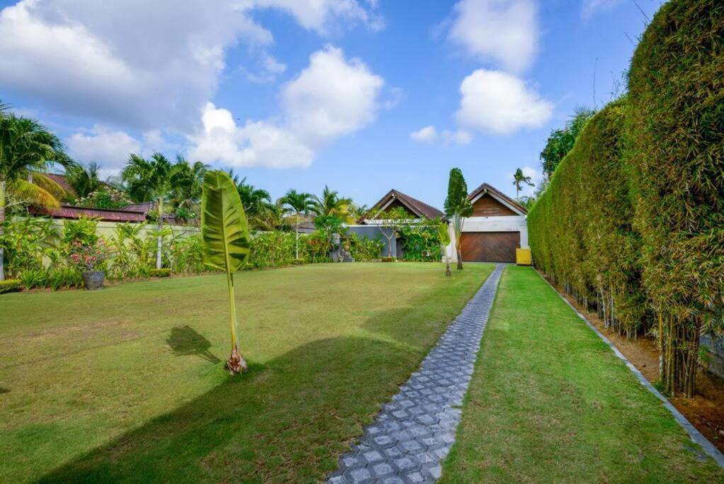 Noa, 3 Bed Luxury Villa, Large Pool in Oberoi Street; view 5